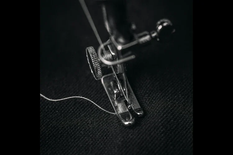 Needle and needle clamp of swing machine Needle and needle clamp of swing machine