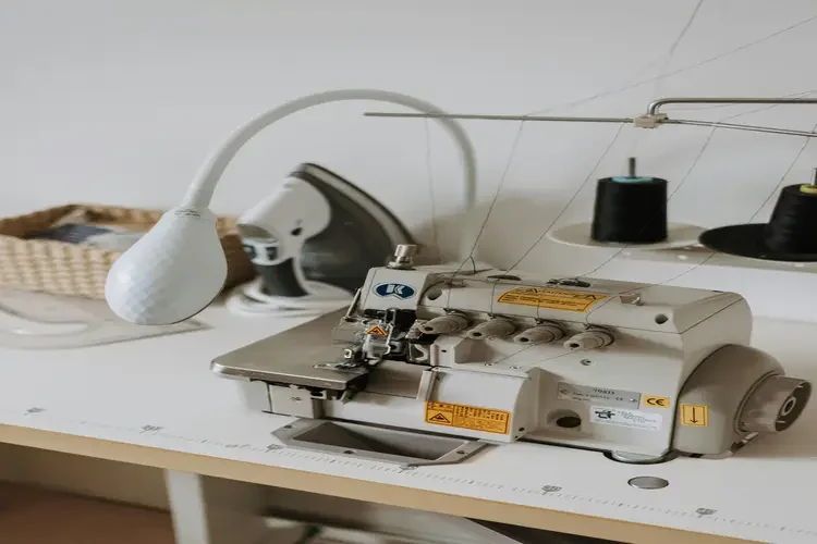 Overlocking Sewing Machine Overlocking Sewing Machine