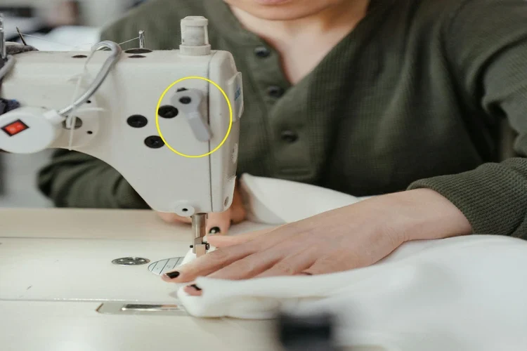 Presser foot lever of sewing machine