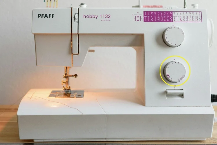 Stitch length adjustment of sewing machine