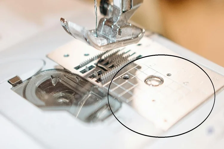 Throat plate of sewing machine Throat plate of sewing machine